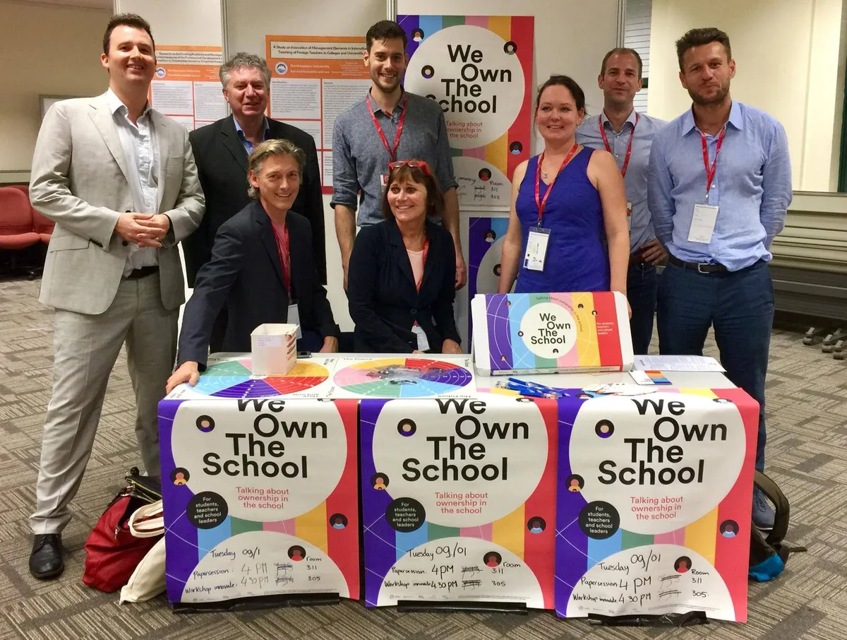 Het team van SOL bij een internationale onderwijsconferentie met We Own The School